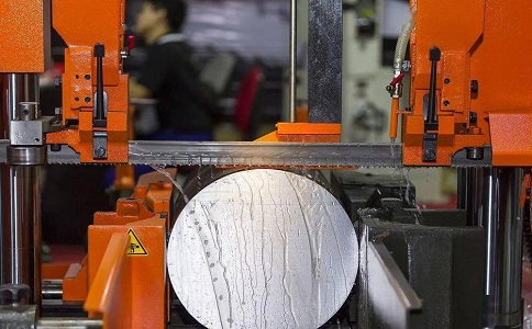 冷水滩立式金属带锯床切削出现跑带故障解决方法！